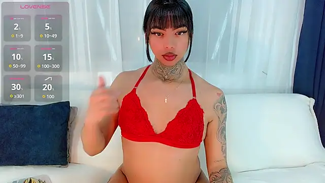 Snapshot of laura_sweett120 chatting on August 6, 2026, 6:30 am laura sweett120 online show from August 6, 2026, 6:30 am