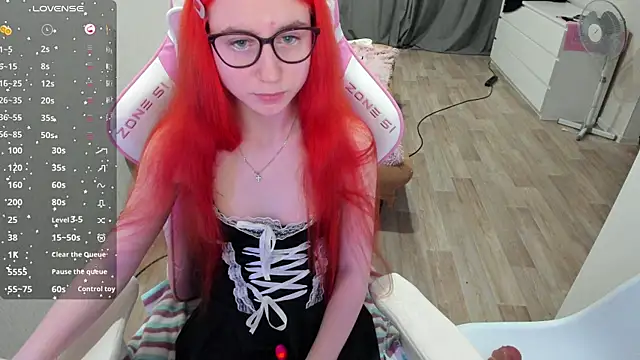 Snapshot of Malina_Lovely chatting on October 27, 2025, 8:32 pm Malina Lovely online show from October 27, 2025, 8:32 pm