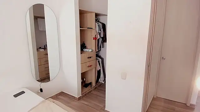 rose scottt online show from November 21, 2025, 5:12 pm