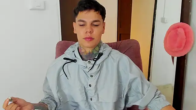 Snapshot of Jordyrodriiguez chatting on October 27, 2025, 1:56 pm Jordyrodriiguez online show from October 27, 2025, 1:56 pm