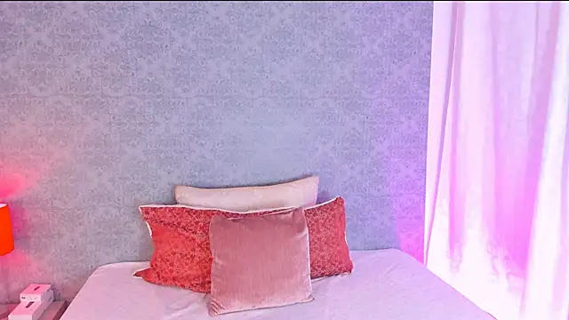 Snapshot of CatrinaRossi chatting on January 18, 2025, 8:09 pm CatrinaRossi online show from January 18, 2025, 8:09 pm