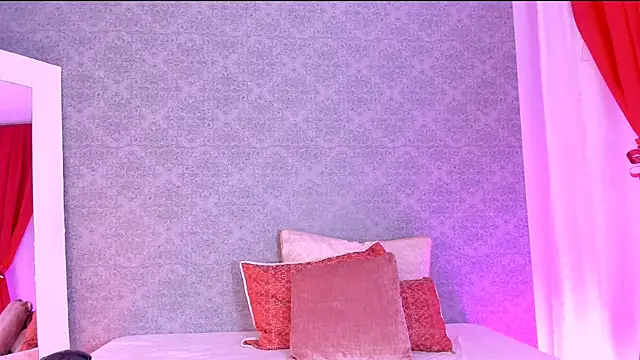 Snapshot of CatrinaRossi chatting on December 30, 2024, 8:04 pm CatrinaRossi online show from December 30, 2024, 8:04 pm