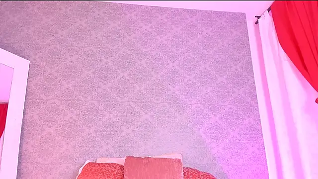 Snapshot of CatrinaRossi chatting on December 28, 2024, 7:54 pm CatrinaRossi online show from December 28, 2024, 7:54 pm