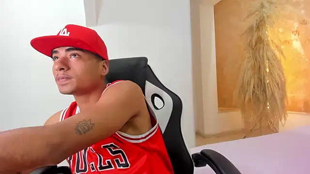 ANGEL NICOLAS online show from March 13, 2025, 9:05 pm