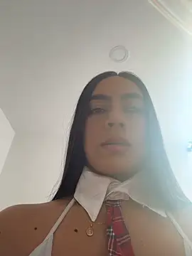 Snapshot of LauraCadwell chatting on July 17, 2026, 12:35 pm LauraCadwell online show from July 17, 2026, 12:35 pm