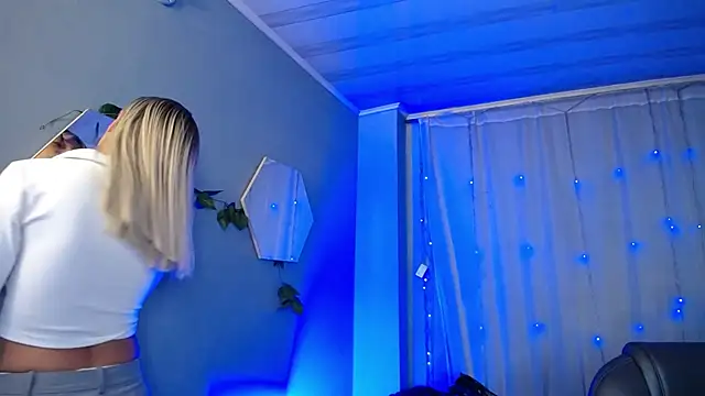 Snapshot of peyton_golden1 chatting on November 15, 2025, 3:32 am peyton golden1 online show from November 15, 2025, 3:32 am