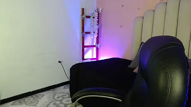 Snapshot of peyton_golden1 chatting on October 10, 2025, 3:29 am peyton golden1 online show from October 10, 2025, 3:29 am