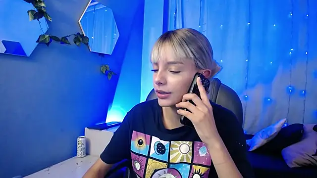 Snapshot of peyton_golden1 chatting on November 11, 2025, 3:23 am peyton golden1 online show from November 11, 2025, 3:23 am