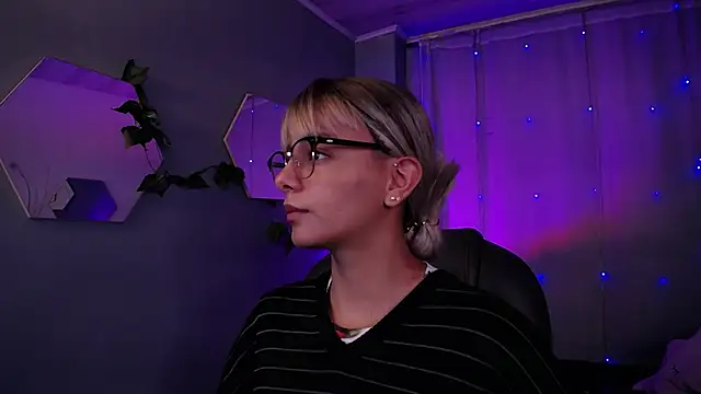 Snapshot of peyton_golden1 chatting on October 29, 2025, 3:38 am peyton golden1 online show from October 29, 2025, 3:38 am