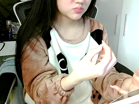 Yin-girl online show from December 14, 2025, 5:40 pm