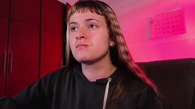 Snapshot of NEXT_DOOR_GIRL_ chatting on December 3, 2025, 9:47 pm NEXT DOOR GIRL online show from December 3, 2025, 9:47 pm