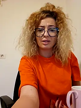 Selenna emma online show from November 8, 2025, 2:42 pm