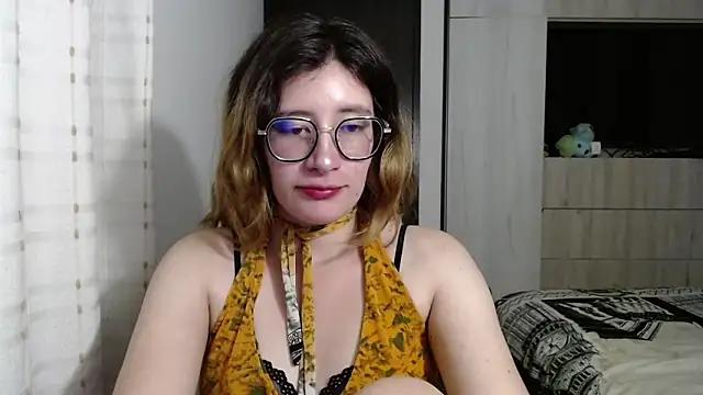 Snapshot of mariana124- chatting on December 9, 2024, 6:46 pm mariana124- online show from December 9, 2024, 6:46 pm