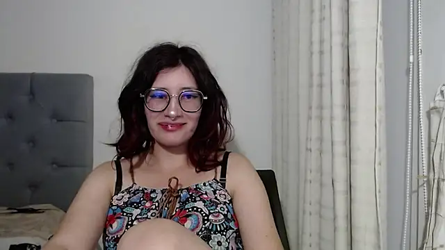 Snapshot of mariana124- chatting on January 6, 2025, 7:02 pm mariana124- online show from January 6, 2025, 7:02 pm