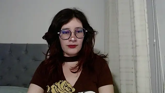 Snapshot of mariana124- chatting on February 4, 2025, 7:33 pm mariana124- online show from February 4, 2025, 7:33 pm