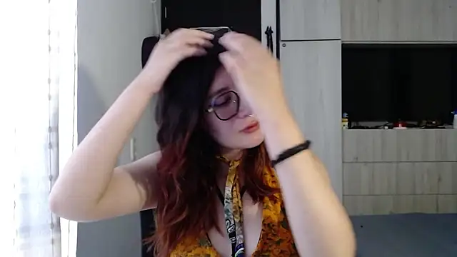 Snapshot of mariana124- chatting on March 18, 2025, 6:17 pm mariana124- online show from March 18, 2025, 6:17 pm