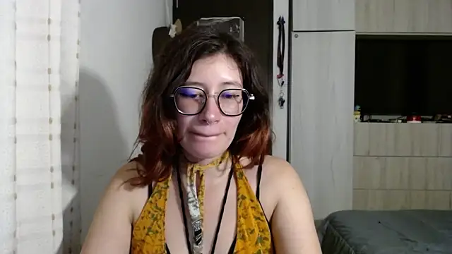 Snapshot of mariana124- chatting on March 19, 2025, 12:26 am mariana124- online show from March 19, 2025, 12:26 am