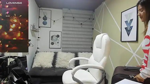 Snapshot of Enma__clark chatting on December 5, 2025, 4:11 am Enma clark online show from December 5, 2025, 4:11 am