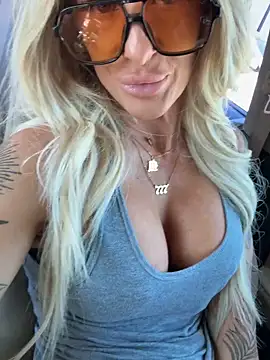 Snapshot of blondiluvsanal chatting on October 10, 2025, 8:09 pm blondiluvsanal online show from October 10, 2025, 8:09 pm