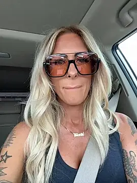 Snapshot of blondiluvsanal chatting on October 24, 2025, 4:50 pm blondiluvsanal online show from October 24, 2025, 4:50 pm