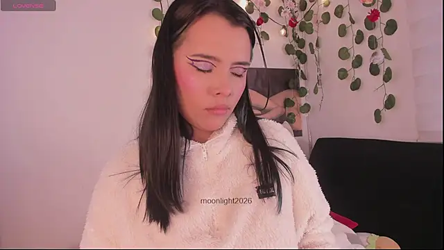 moonliiiight1 online show from February 16, 2026, 11:02 pm