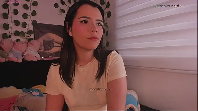 Snapshot of moonliiiight1 chatting on November 24, 2025, 9:04 pm moonliiiight1 online show from November 24, 2025, 9:04 pm