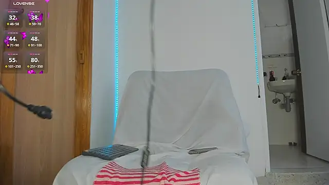 Snapshot of lily_evil chatting on December 4, 2025, 4:28 pm lily evil online show from December 4, 2025, 4:28 pm