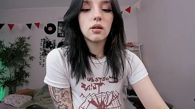 Snapshot of Viv_Player chatting on February 8, 2025, 7:37 am Viv Player online show from February 8, 2025, 7:37 am