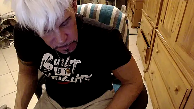 joeydee1 online show from February 26, 2025, 11:43 am