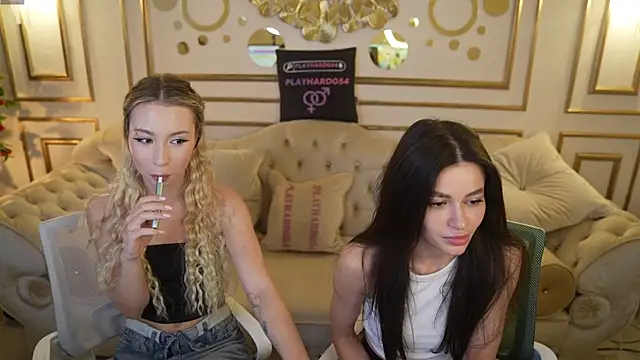 Gabriella054 online show from April 8, 2026, 3:02 pm