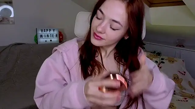 Snapshot of MiaRouge chatting on December 5, 2025, 2:54 am MiaRouge online show from December 5, 2025, 2:54 am