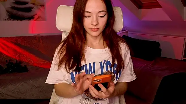 Snapshot of MiaRouge chatting on October 21, 2025, 5:01 pm MiaRouge online show from October 21, 2025, 5:01 pm