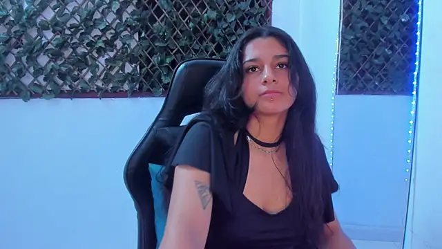 Megan Whitte online show from March 11, 2025, 6:41 am