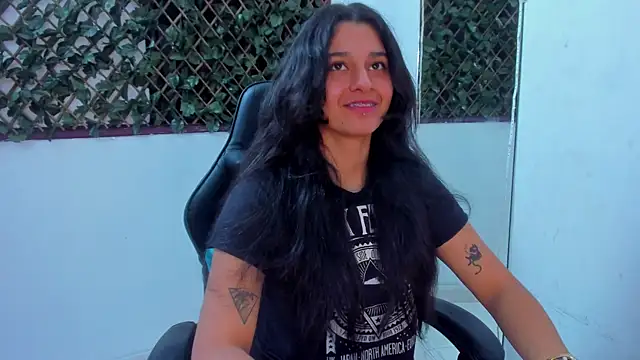 Megan Whitte online show from March 3, 2025, 2:33 am