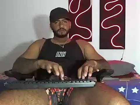 Snapshot of Hardboy_latin chatting on February 6, 2025, 11:15 pm Hardboy latin online show from February 6, 2025, 11:15 pm