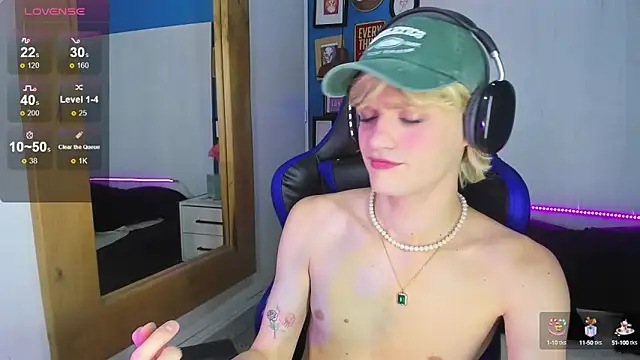 Snapshot of VladHellsing4 chatting on September 17, 2025, 2:41 pm VladHellsing4 online show from September 17, 2025, 2:41 pm