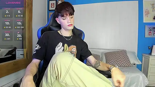 Snapshot of VladHellsing4 chatting on March 22, 2025, 2:14 pm VladHellsing4 online show from March 22, 2025, 2:14 pm