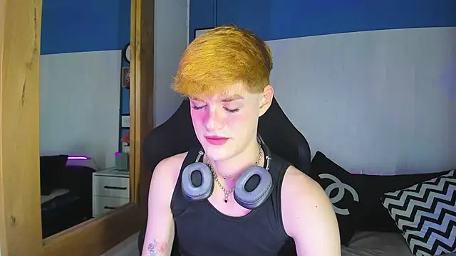 Snapshot of VladHellsing4 chatting on October 22, 2025, 2:27 pm VladHellsing4 online show from October 22, 2025, 2:27 pm