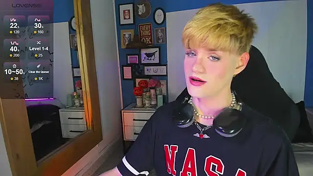 Snapshot of VladHellsing4 chatting on October 28, 2025, 2:49 pm VladHellsing4 online show from October 28, 2025, 2:49 pm