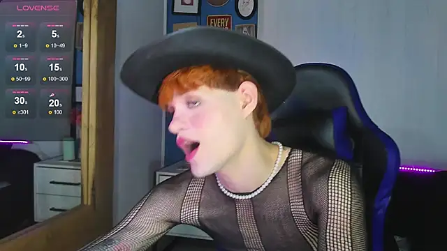 Snapshot of VladHellsing4 chatting on September 19, 2025, 2:43 pm VladHellsing4 online show from September 19, 2025, 2:43 pm