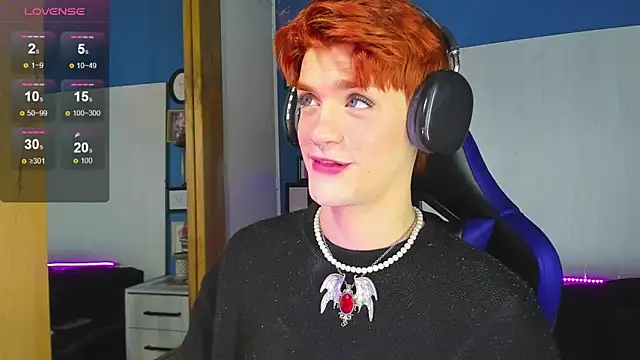 Snapshot of VladHellsing4 chatting on October 3, 2025, 2:07 pm VladHellsing4 online show from October 3, 2025, 2:07 pm