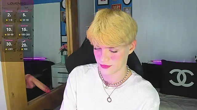 Snapshot of VladHellsing4 chatting on November 14, 2025, 2:54 pm VladHellsing4 online show from November 14, 2025, 2:54 pm