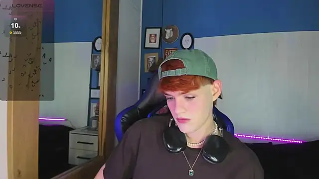 Snapshot of VladHellsing4 chatting on October 5, 2025, 3:14 pm VladHellsing4 online show from October 5, 2025, 3:14 pm