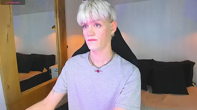 Snapshot of VladHellsing4 chatting on March 19, 2026, 2:28 pm VladHellsing4 online show from March 19, 2026, 2:28 pm