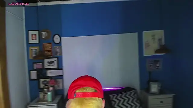 Snapshot of VladHellsing4 chatting on November 5, 2025, 1:47 pm VladHellsing4 online show from November 5, 2025, 1:47 pm