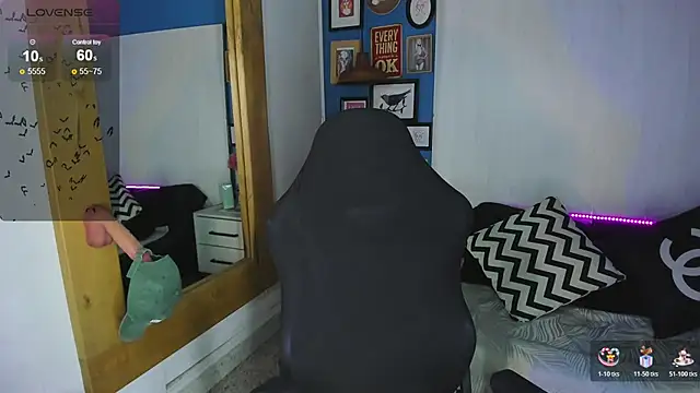 Snapshot of VladHellsing4 chatting on November 8, 2025, 2:42 pm VladHellsing4 online show from November 8, 2025, 2:42 pm