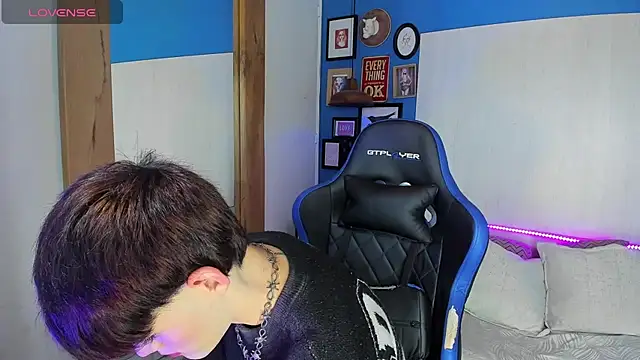 Snapshot of VladHellsing4 chatting on March 21, 2025, 1:56 pm VladHellsing4 online show from March 21, 2025, 1:56 pm