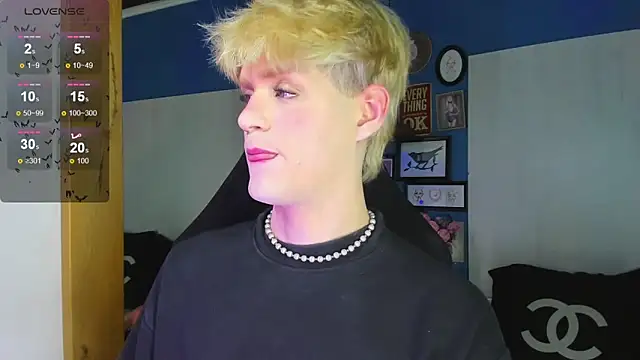 Snapshot of VladHellsing4 chatting on November 26, 2025, 2:28 pm VladHellsing4 online show from November 26, 2025, 2:28 pm