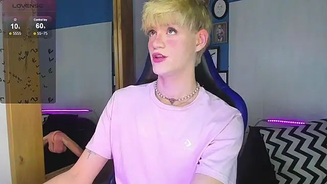 Snapshot of VladHellsing4 chatting on November 22, 2025, 2:38 pm VladHellsing4 online show from November 22, 2025, 2:38 pm