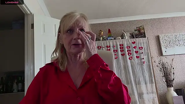 Snapshot of TopazCamgirl chatting on April 15, 2026, 3:27 pm TopazCamgirl online show from April 15, 2026, 3:27 pm